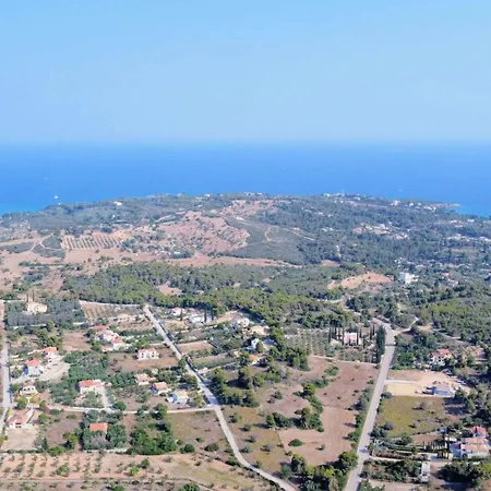 Jolie Proche Des Plages Aghios Emilianos (Peloponnese)