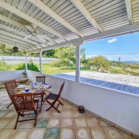 Jolie Proche Des Plages Aghios Emilianos (Peloponnese)