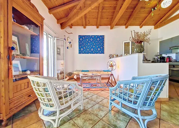 Jolie Proche Des Plages * Aghios Emilianos (Peloponnese)