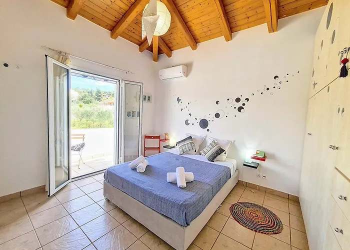 Jolie Proche Des Plages Aghios Emilianos (Peloponnese)